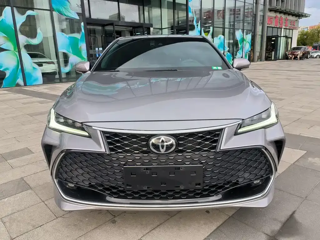 Toyota Avalon — фото 1