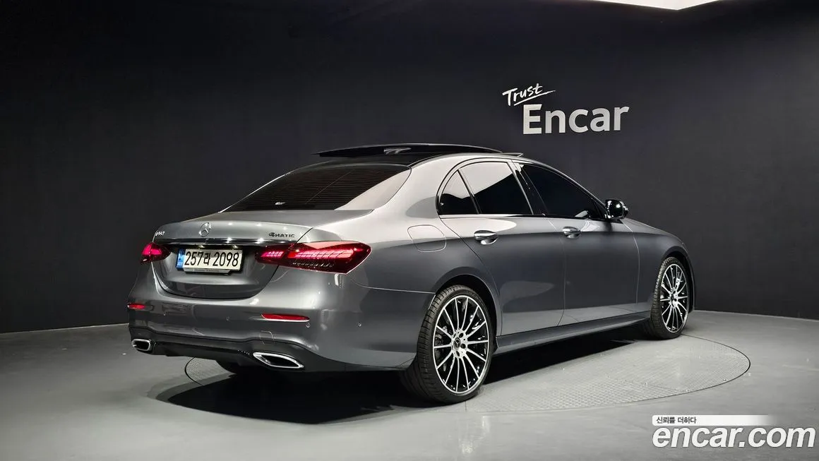 Mercedes-Benz E-Class — фото 2