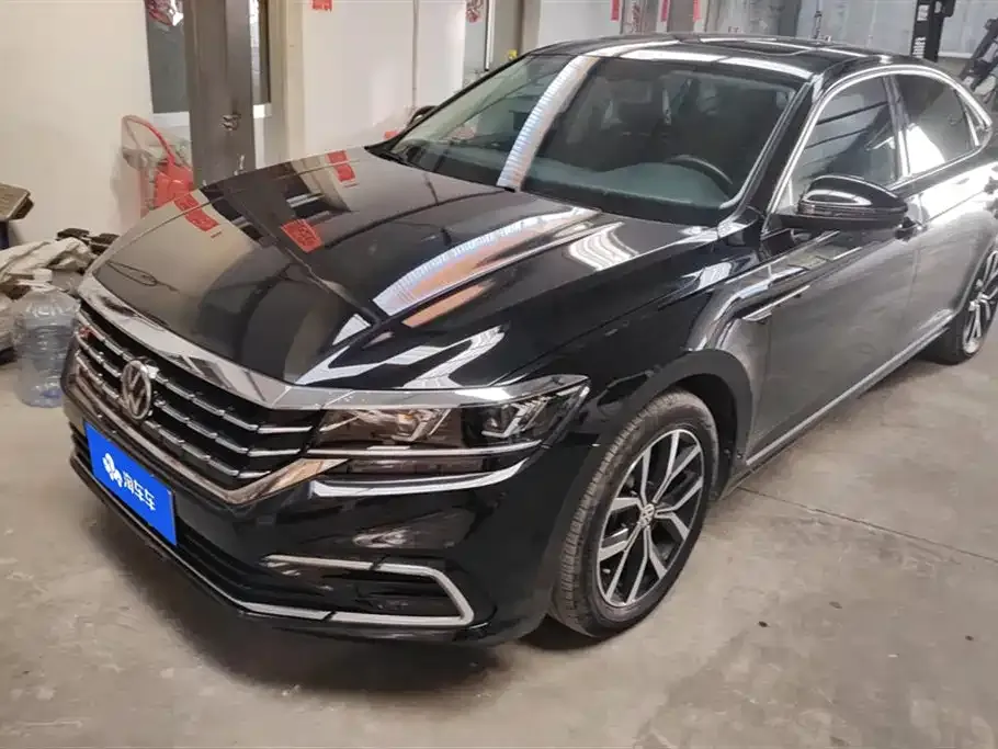 Volkswagen Passat — фото 1