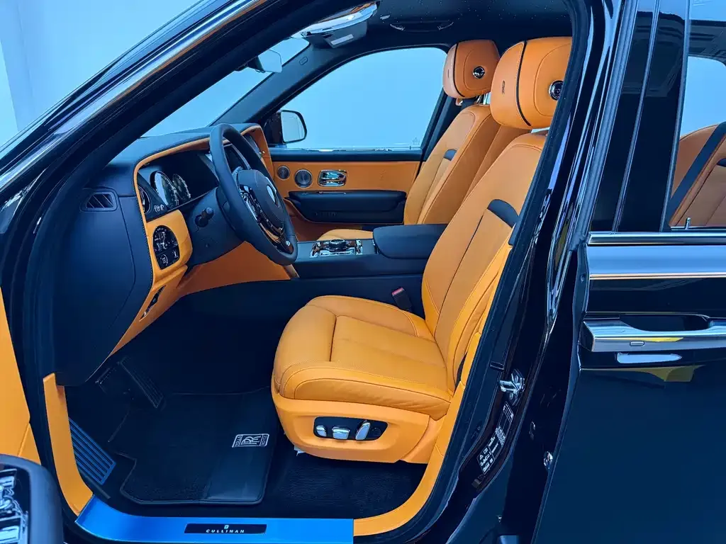 Rolls-Royce Cullinan — фото 10