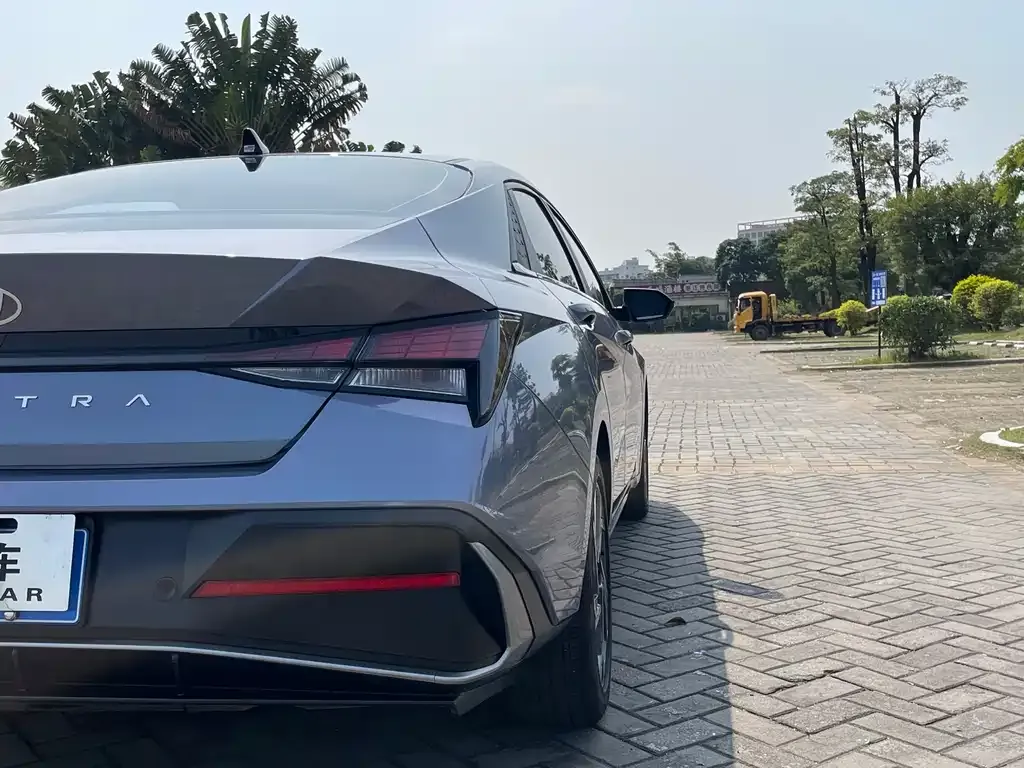 Hyundai Elantra — фото 2