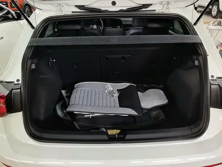 Volkswagen Golf 2024 из CN, фото 7