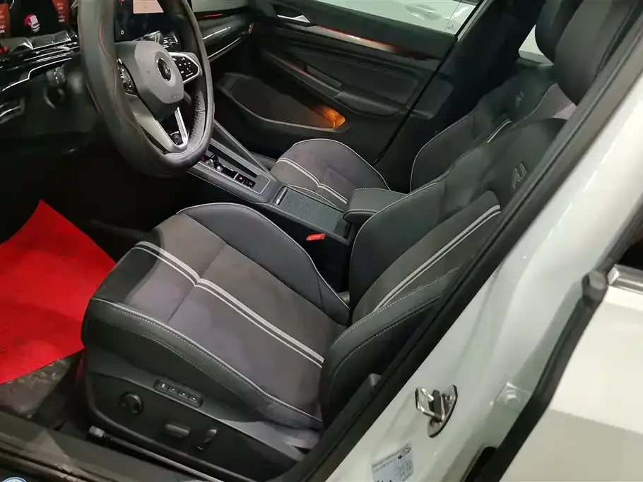 Volkswagen Golf 2024 из CN, фото 4