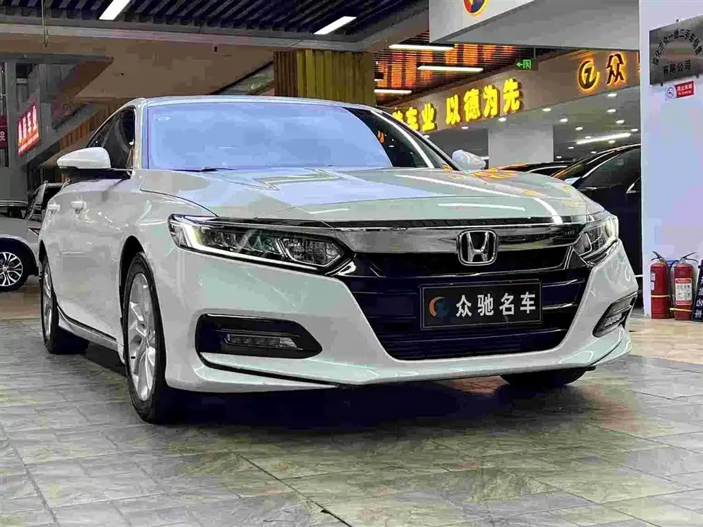 Honda Accord — фото 1