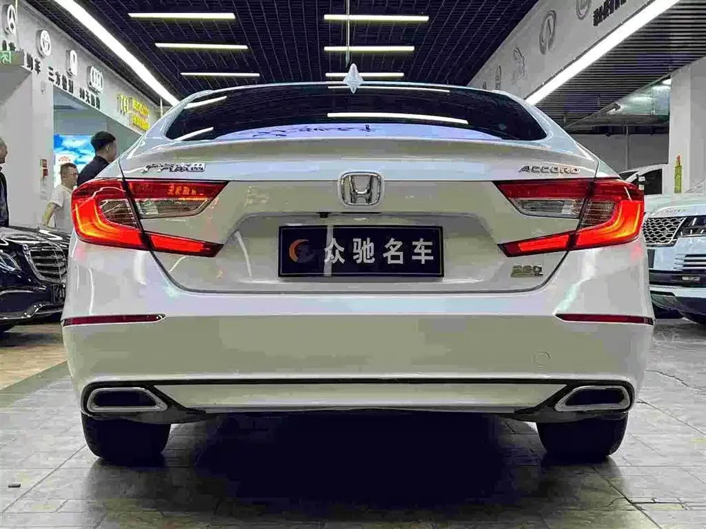 Honda Accord — фото 8