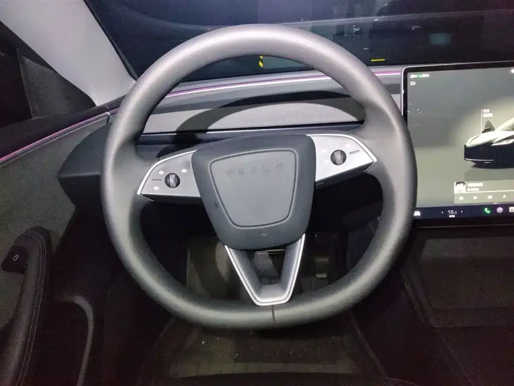 Tesla Model 3 — фото 8