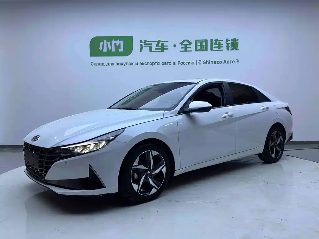 Hyundai Elantra — фото 1