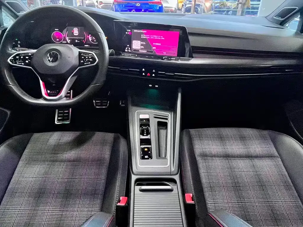 Volkswagen Golf GTI — фото 9
