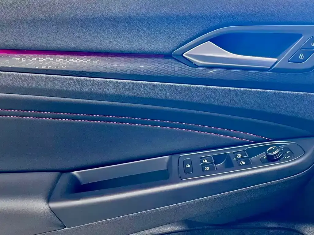Volkswagen Golf GTI — фото 10