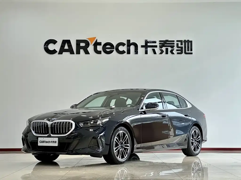 BMW 5 Series — фото 1