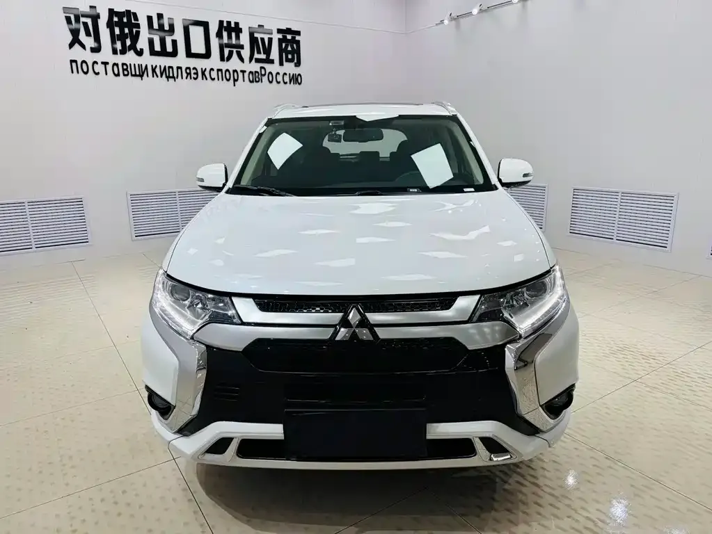 Mitsubishi Outlander — фото 4