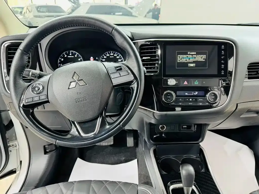 Mitsubishi Outlander — фото 9