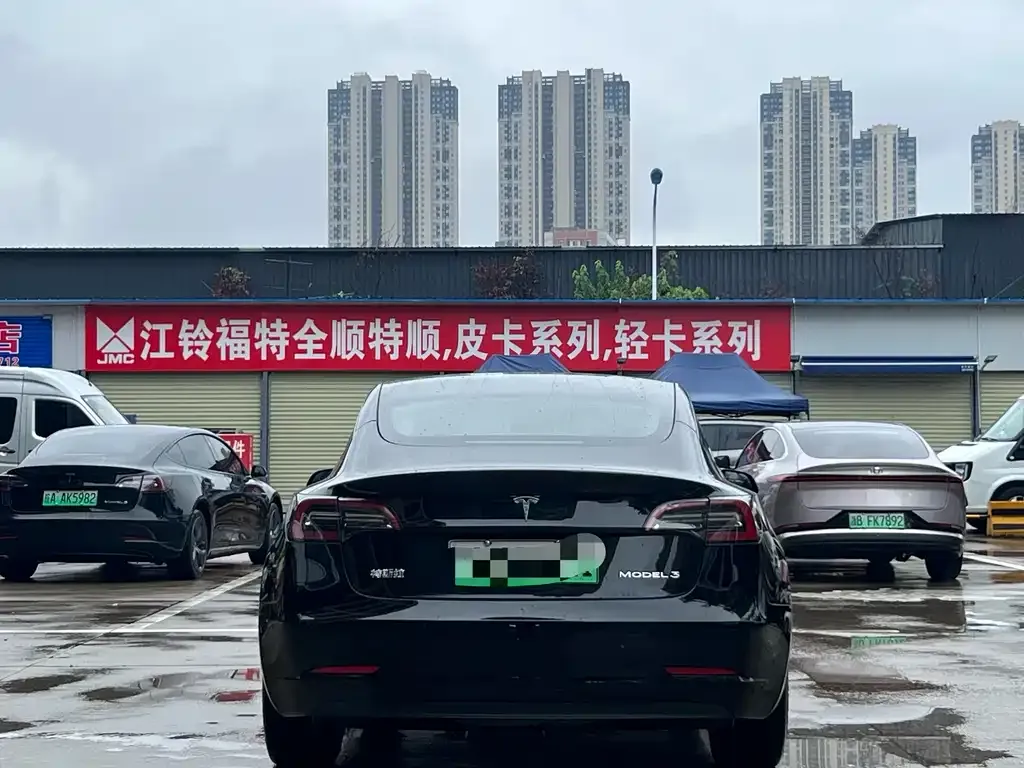 Tesla Model 3 — фото 2