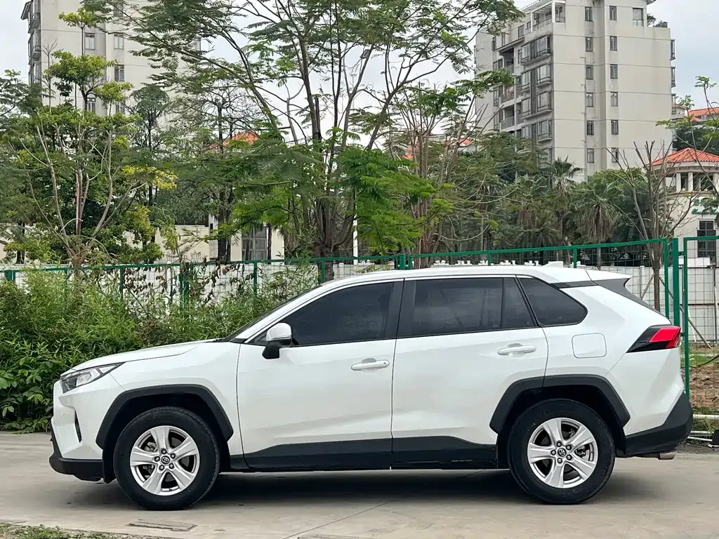 Toyota RAV4 2023 из CN, фото 7