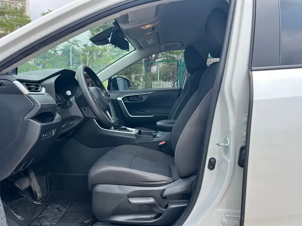 Toyota RAV4 2023 из CN, фото 10
