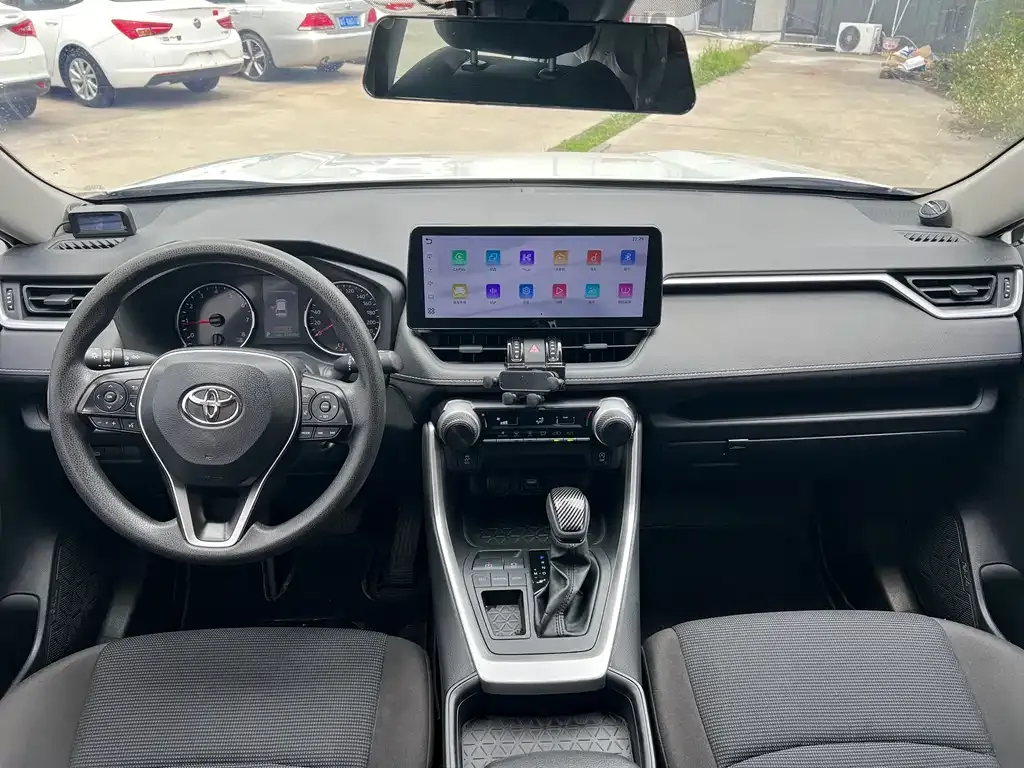 Toyota RAV4 2023 из CN, фото 3