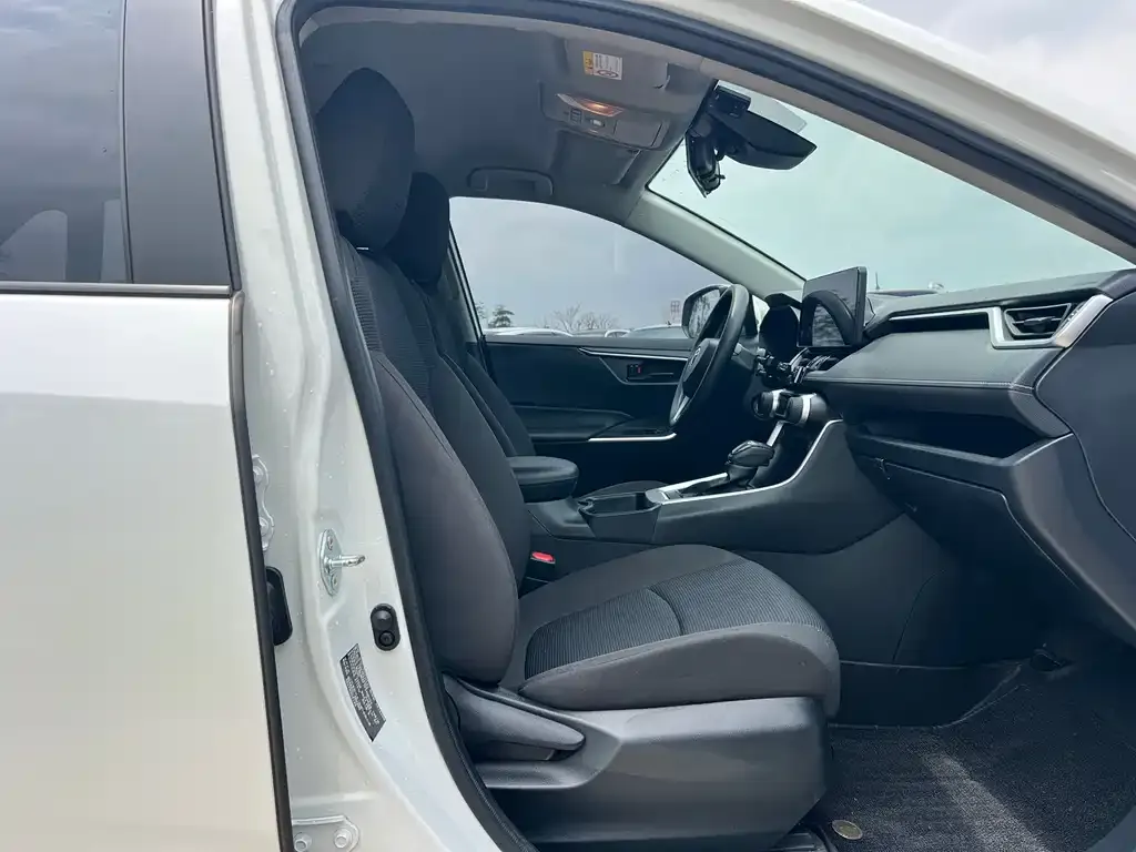 Toyota RAV4 2023 из CN, фото 6