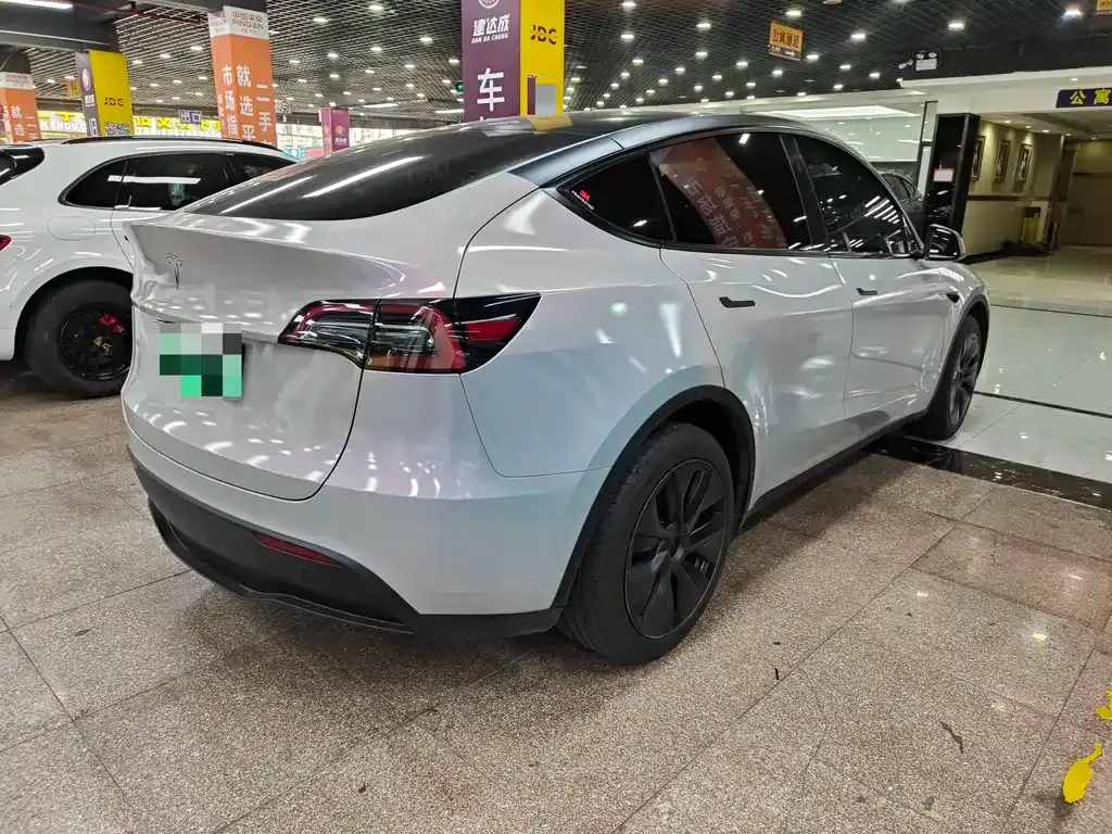 Tesla Model Y — фото 7