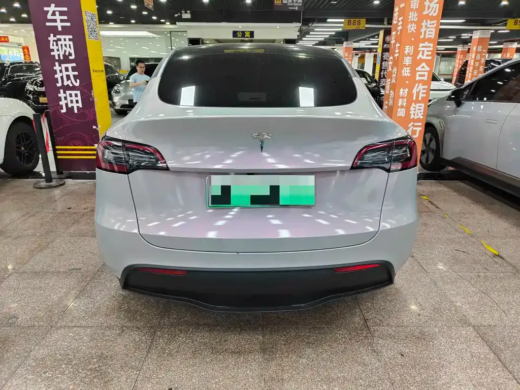 Tesla Model Y — фото 6
