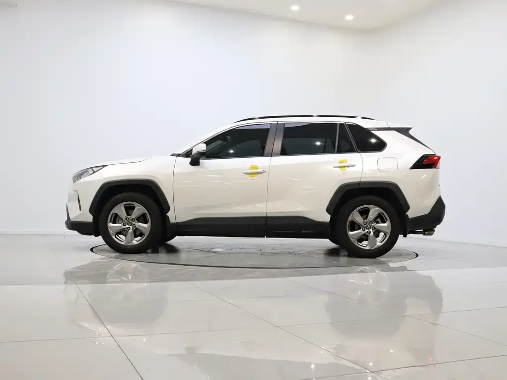 Toyota RAV4 — фото 3