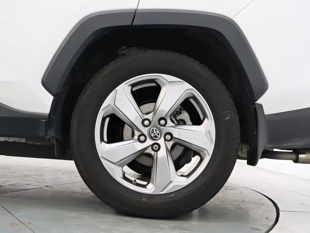 Toyota RAV4 — фото 4