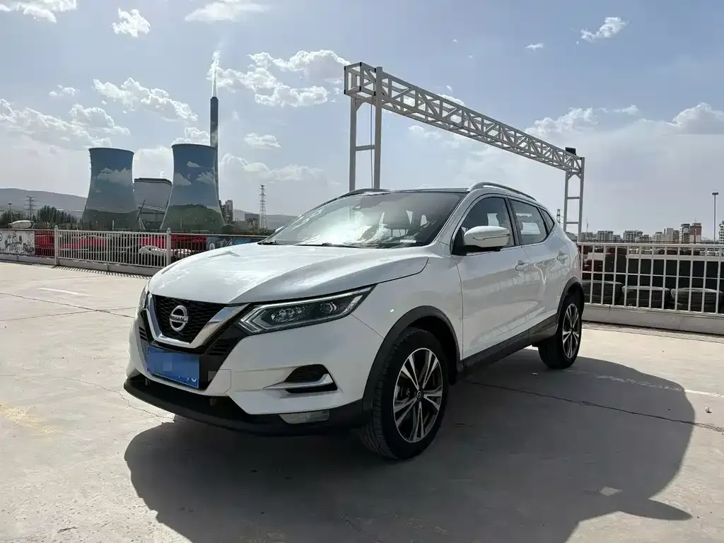 Nissan Qashqai — фото 1
