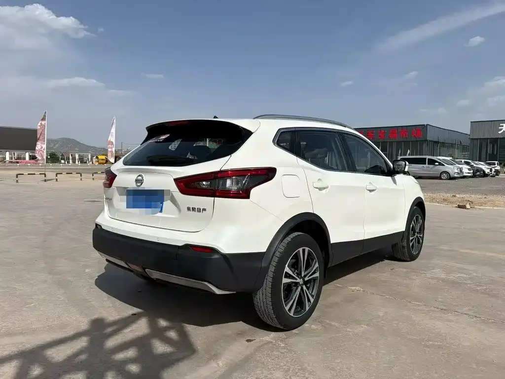 Nissan Qashqai — фото 10