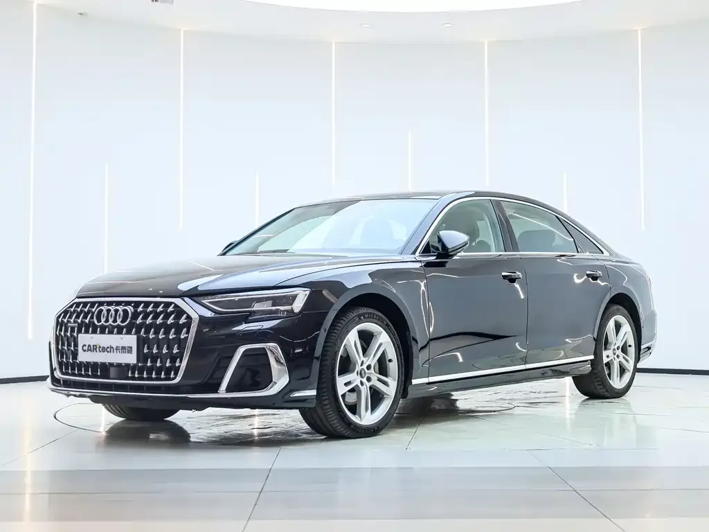Audi A8 — фото 1