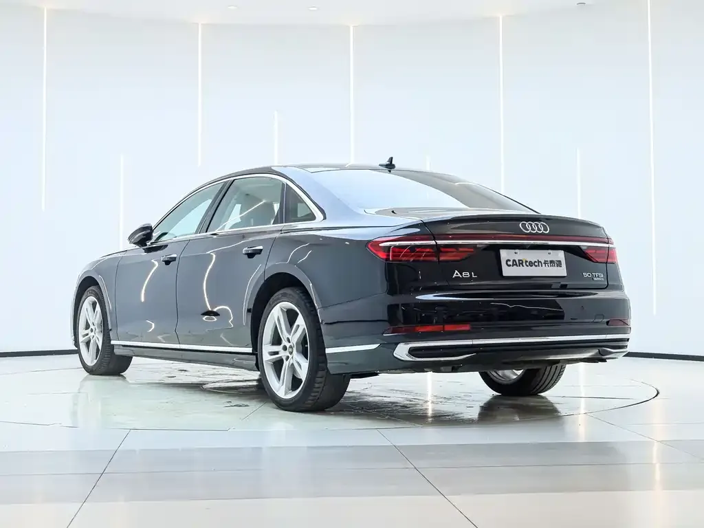 Audi A8 — фото 6