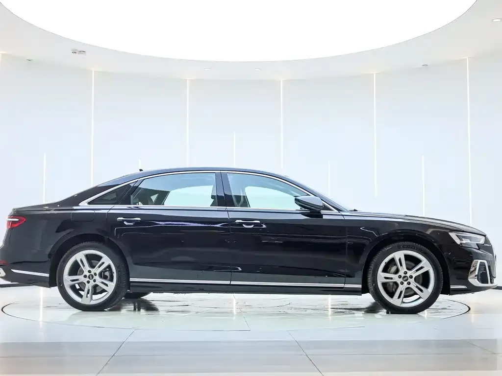 Audi A8 — фото 3