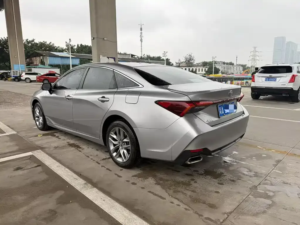 Toyota Avalon — фото 2