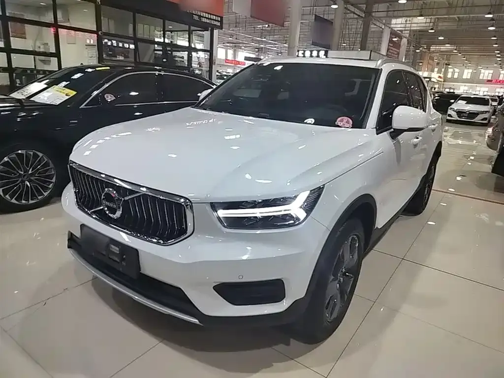 Volvo XC40 — фото 4