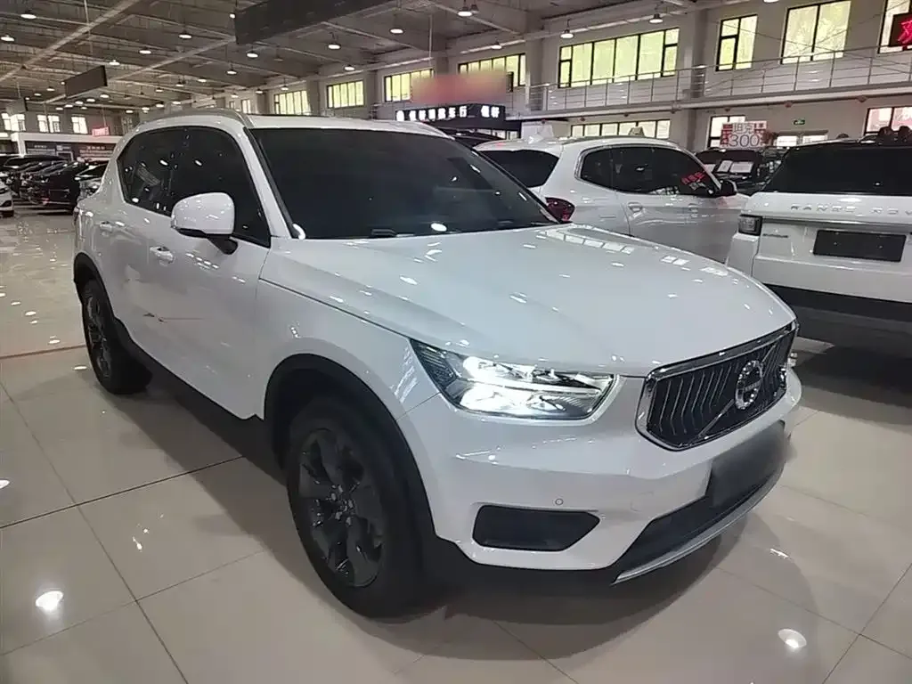 Volvo XC40 — фото 2