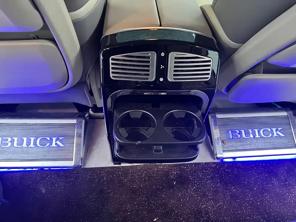 Buick GL8 2021 из CN, фото 10