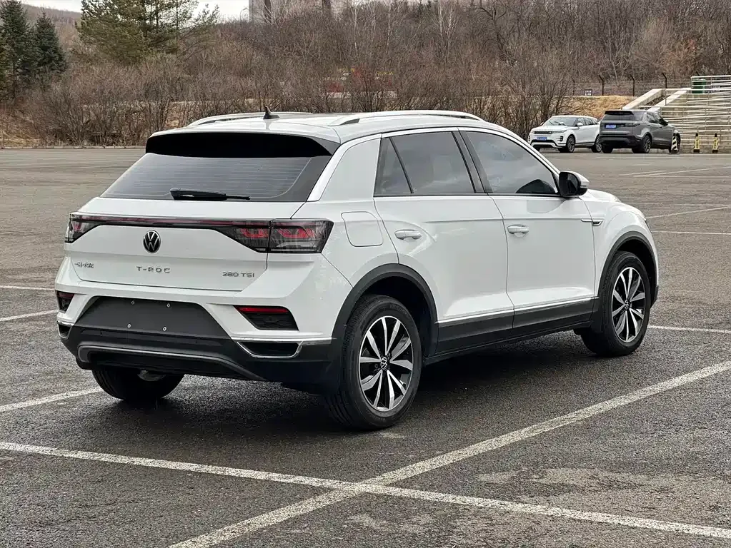 Volkswagen T-Roc — фото 6