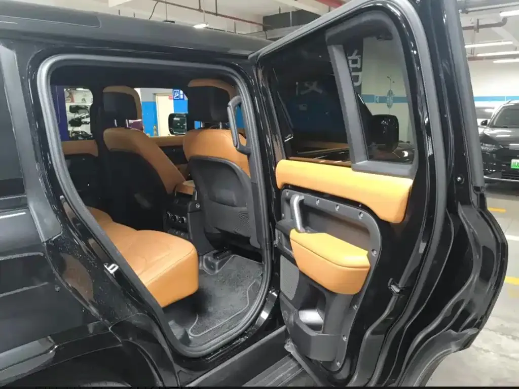 Land Rover Defender — фото 10