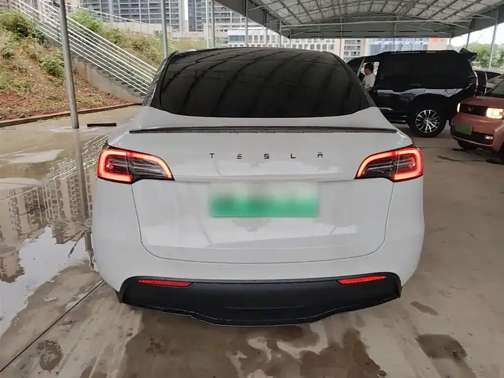 Tesla Model Y — фото 8
