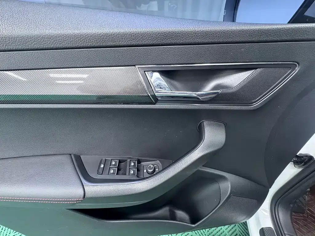 Skoda Karoq — фото 8
