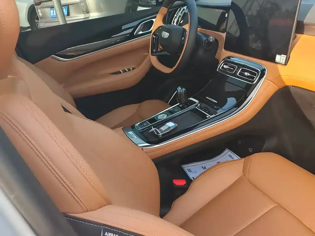 Geely Boyue L 2025 из CN, фото 2