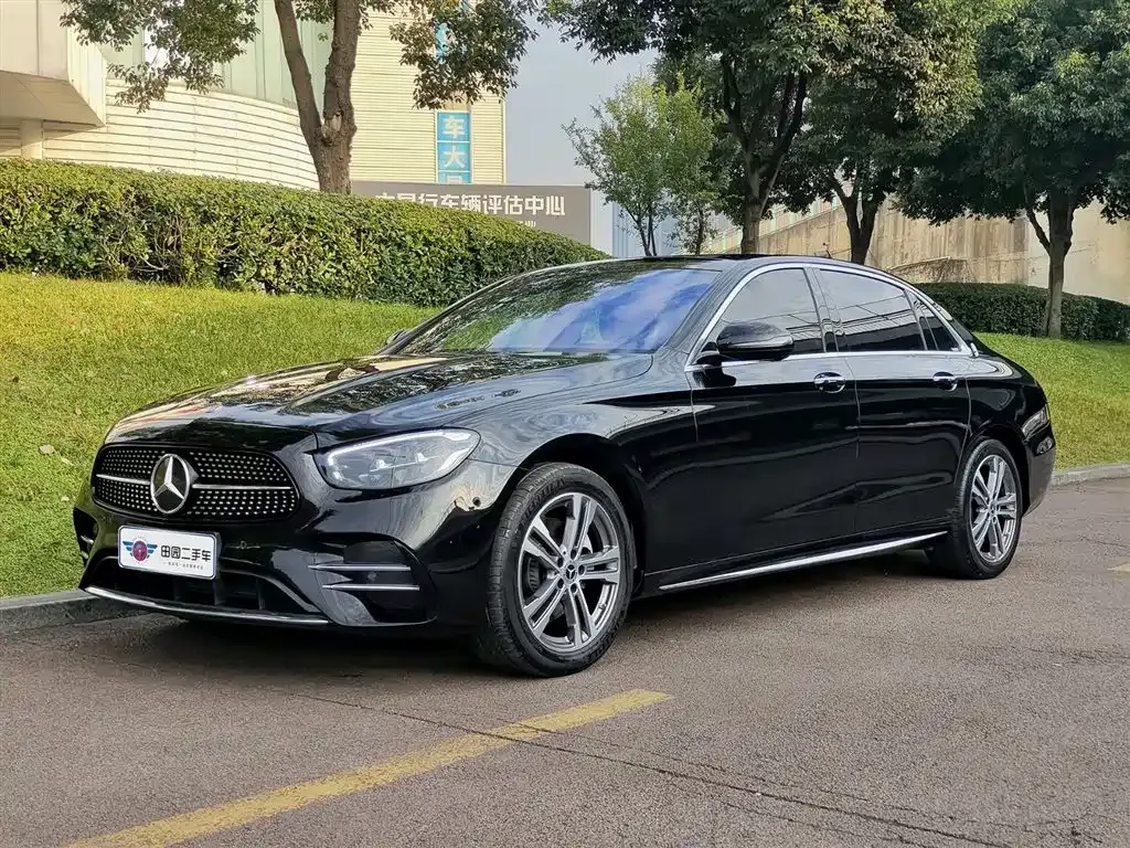 Mercedes-Benz E-Class — фото 1
