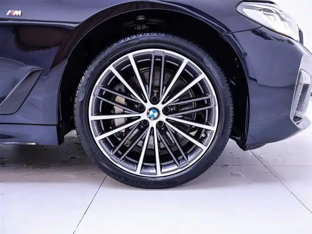 BMW 5 Series — фото 10