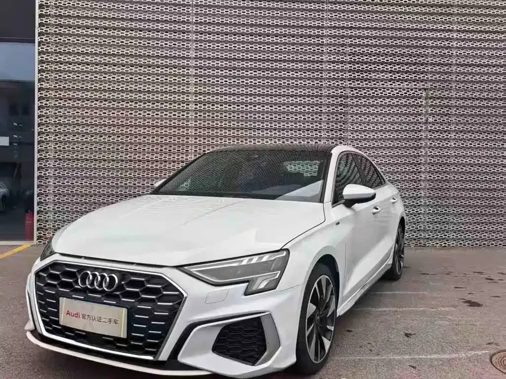Audi A3 — фото 1