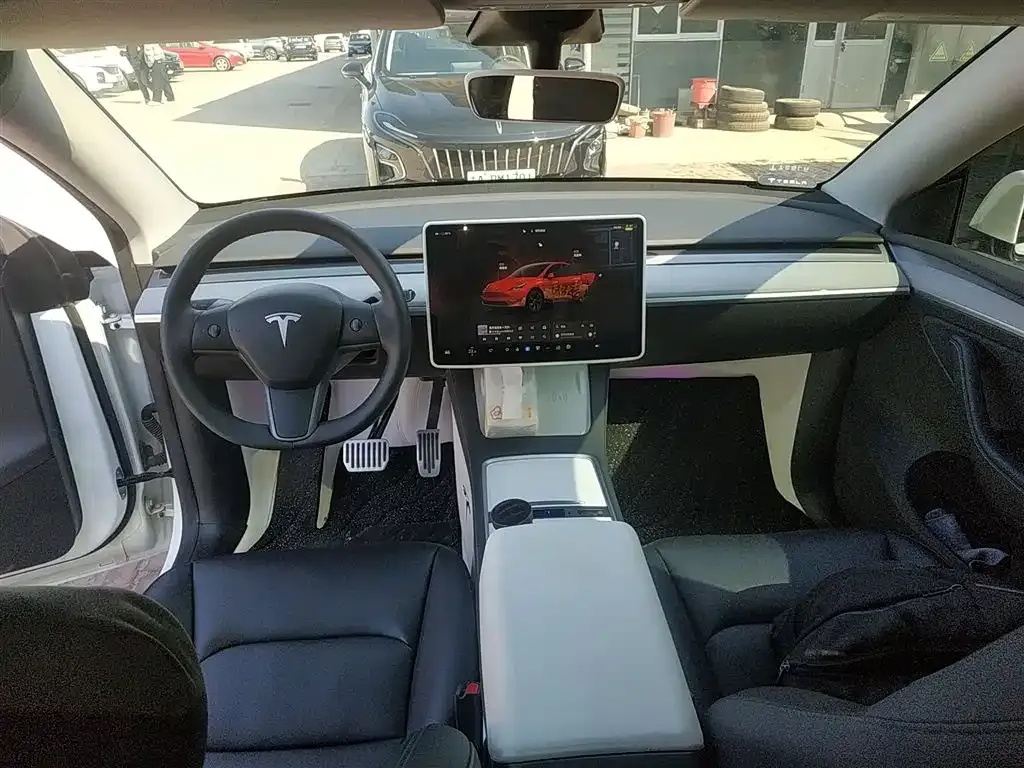 Tesla Model Y — фото 10