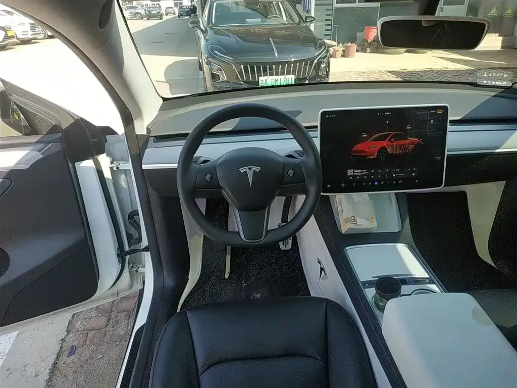 Tesla Model Y — фото 9