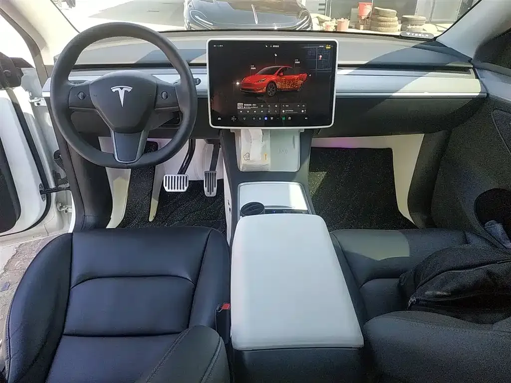 Tesla Model Y — фото 8