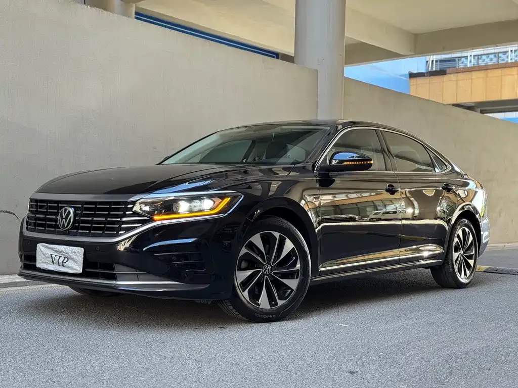 Volkswagen Passat — фото 1