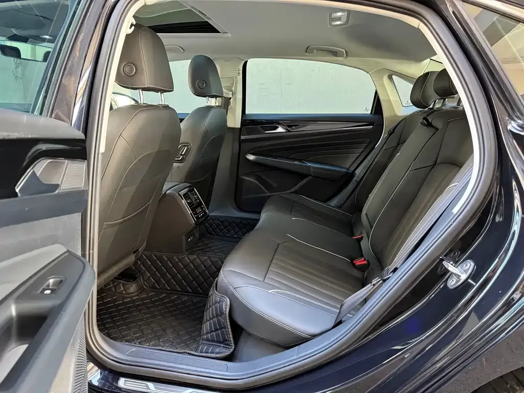 Volkswagen Passat — фото 8