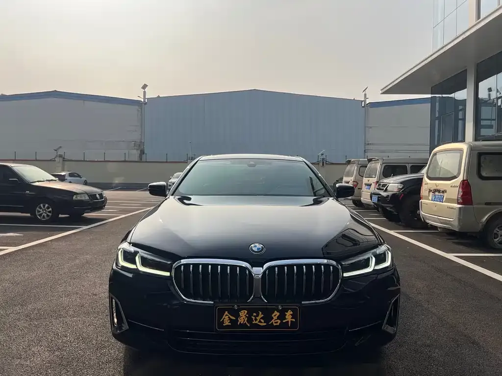 BMW 5 Series — фото 1