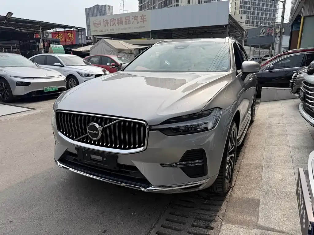 Volvo XC60 — фото 1