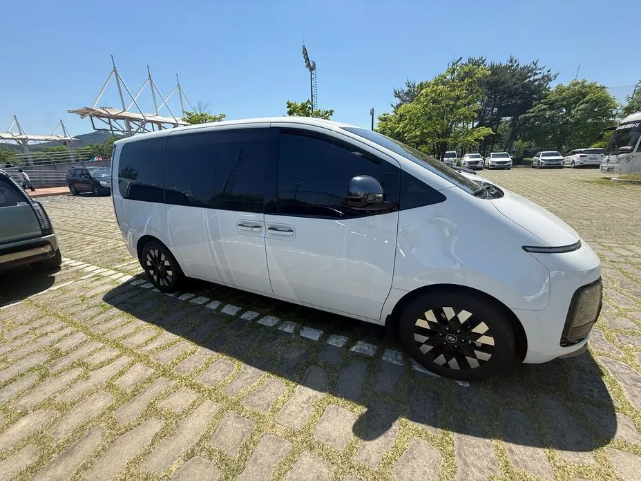 Hyundai Staria
